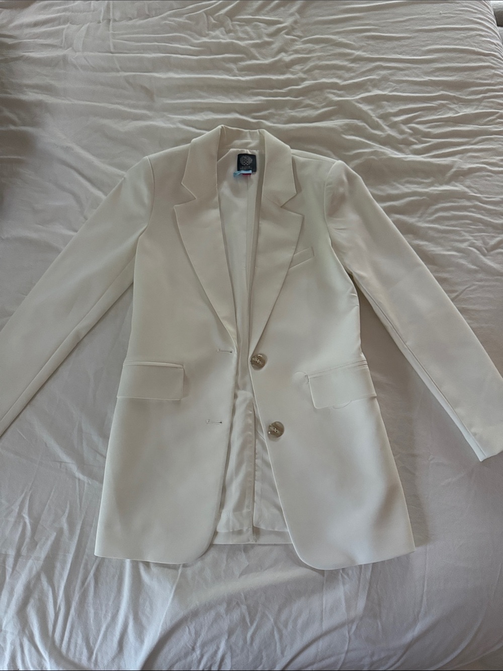 Vince Camuto Cream Notch-Lapel Two-Button Blazer